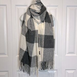 Roots‎ Grey/ White Plaid Blanket Scarf